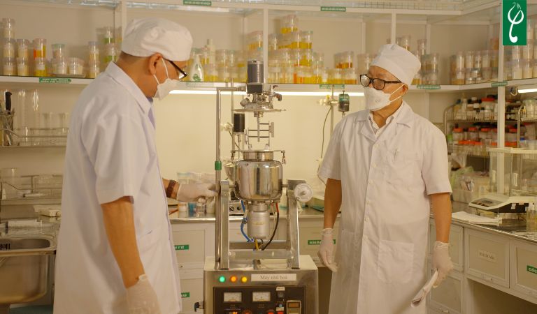 gia công sữa rửa mặt bùn khoáng