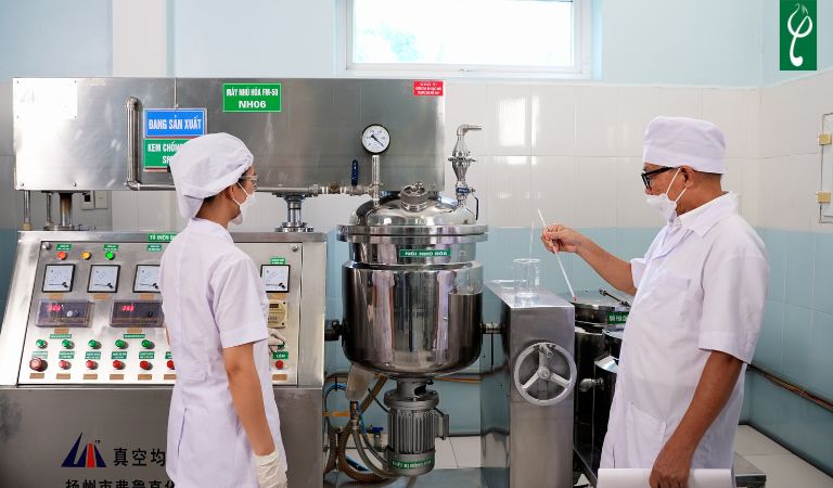 Gia công sữa rửa mặt vitamin C