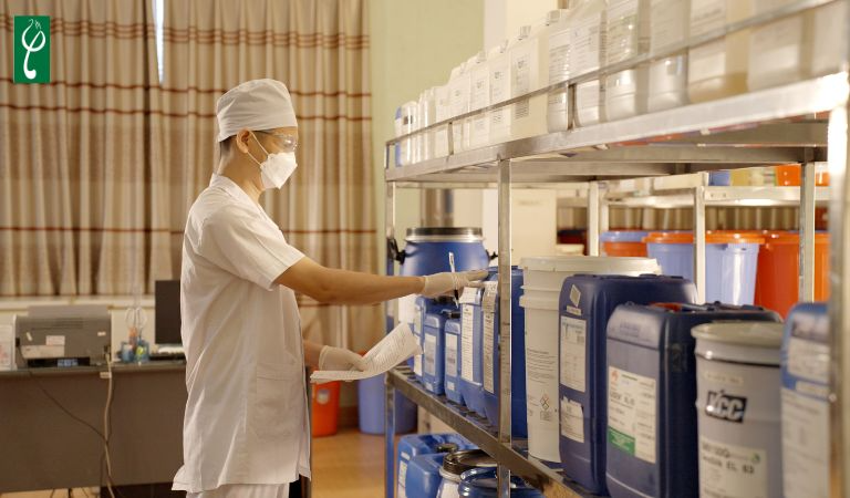 Nam dược Hải Long gia công gel tẩy tế bào chết lành tính
