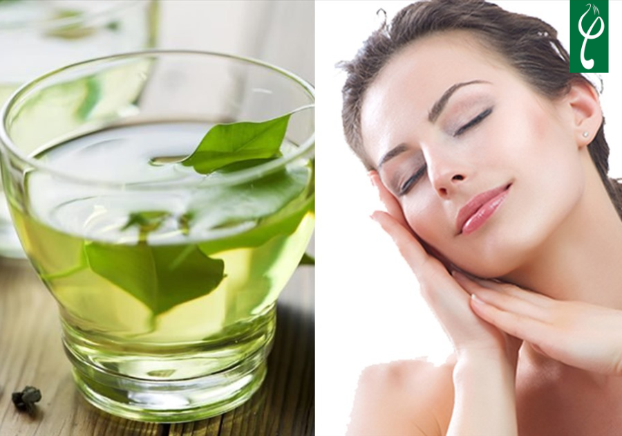 Rửa mặt bằng nước trà xanh làm mềm da