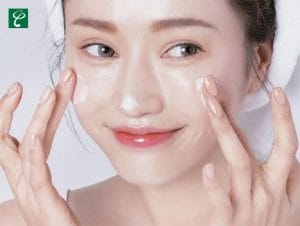 Dưỡng ẩm trước hay kem chống nắng trước?