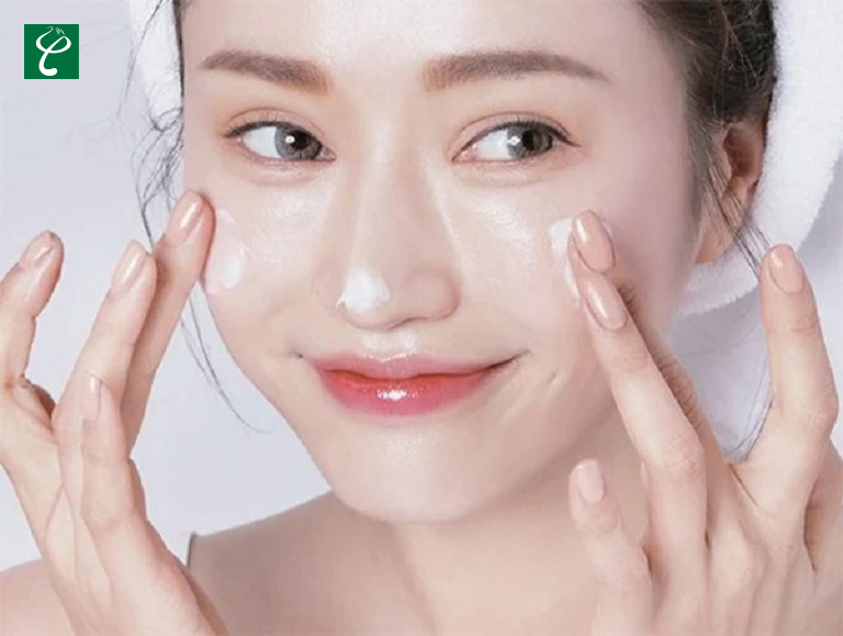Dưỡng ẩm trước hay kem chống nắng trước?