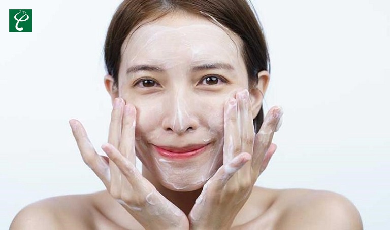Sữa rửa mặt không tạo bọt của Nhật