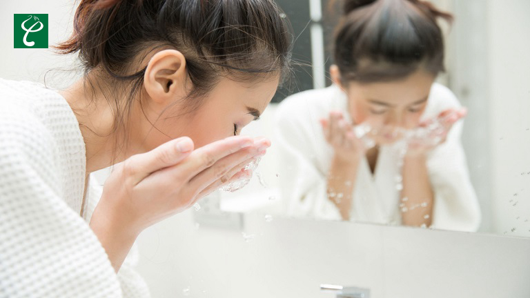 Sữa rửa mặt không thể loại bỏ hoàn toàn kem chống nắng