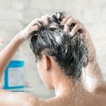 Gội đầu bằng nước lạnh tóc có nhanh dài không