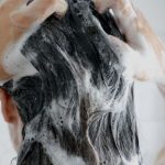 Gội đầu nhiều có nhanh mọc tóc không