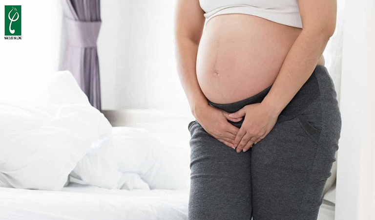 Bầu có nên dùng dung dịch vệ sinh không