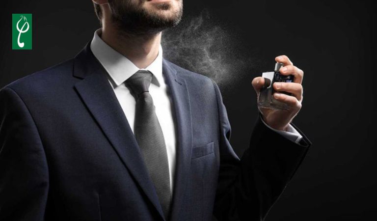 Có nên xịt nước hoa lên quần áo