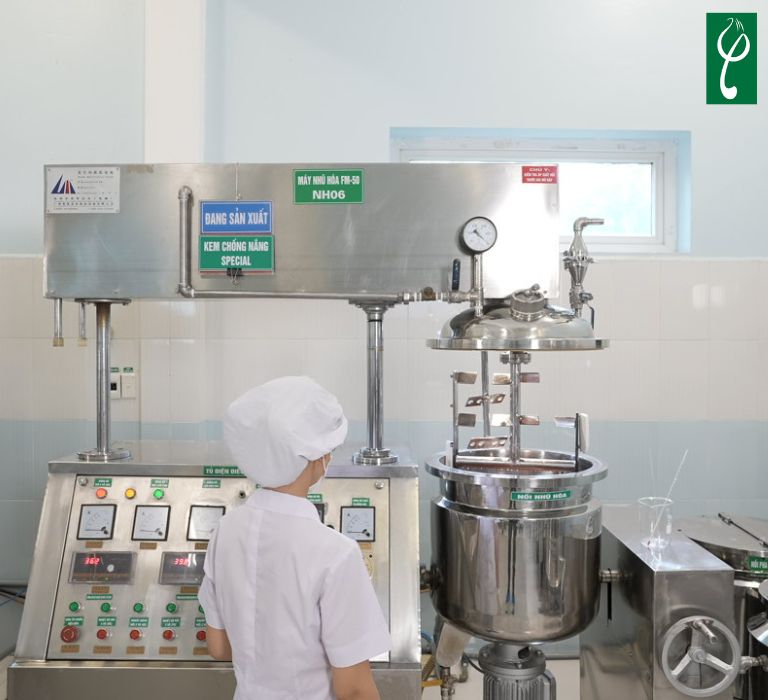 Nhà máy gia công lăn khử mùi an toàn, chiết xuất từ thiên nhiên nam duoc hai long Gia cong lan khu mui an toan