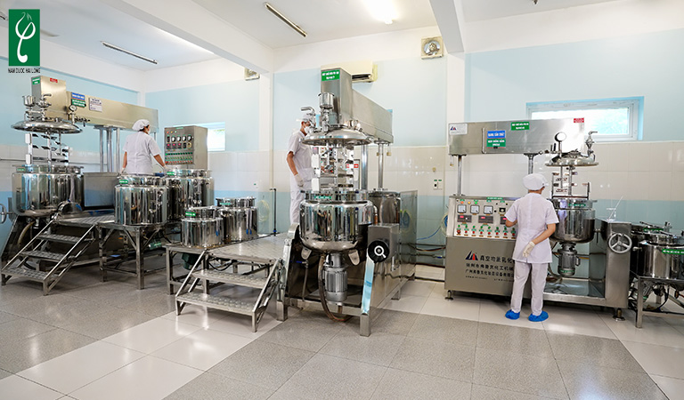 gia công dầu gội hoa ngũ sắc