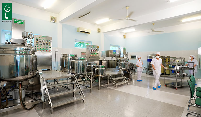 Dây chuyền sản xuất kem trị thâm môi hiện đại gia công kem trị thâm môi
