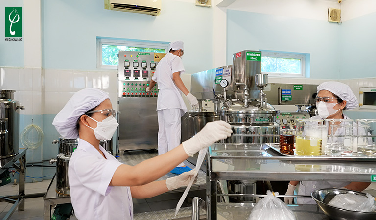 gia công xịt tóc thiên nhiên