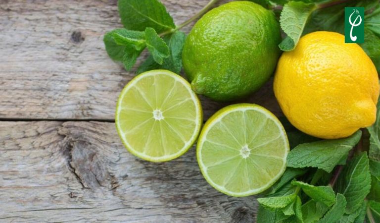 Chanh chứa lượng lớn axit citric có khả năng thay đổi môi trường pH của da, kháng khuẩn, trung hòa các hợp chất gây mùi