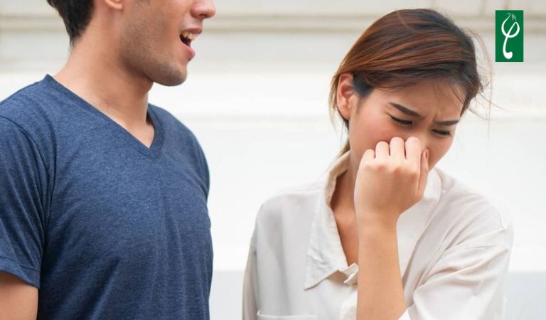 Mùi cơ thể thường xuất hiện ở những vùng có tuyến mồ hôi hoạt động mạnh như nách, chân, lưng và vùng kín