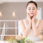 câu hỏi “Làm thế nào để có làn da trắng?” luôn được nhiều người quan tâm. Tuy nhiên, để đạt được làn da sáng khỏe không phải là chuyện ngày một ngày hai, mà cần sự kiên trì, phương pháp khoa học và lựa chọn đúng sản phẩm chăm sóc da. Theo dõi bài viết dưới đây để khám phá bí quyết dưỡng trắng da an toàn nhé!