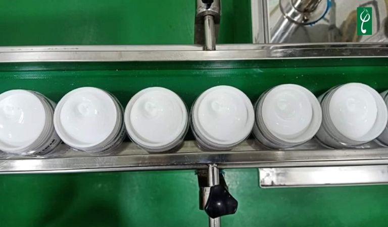 Gia công kem dưỡng ban ngày
