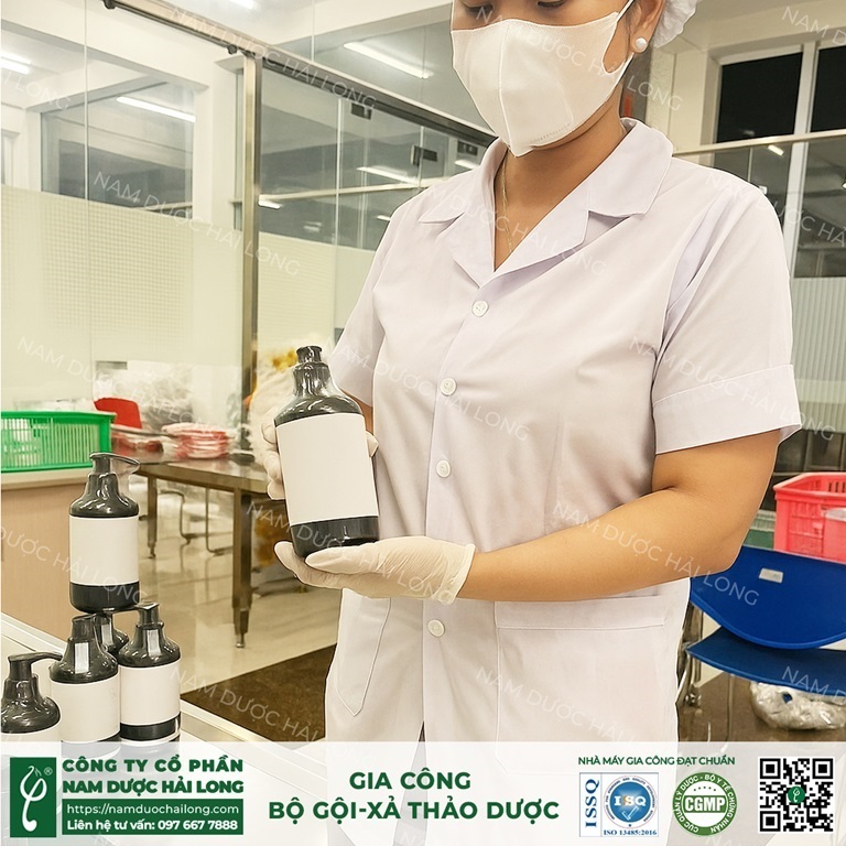 Quy trình gia công dầu gội chuyên nghiệp, đáp ứng tiêu chuẩn Bộ Y Tế Sản xuất dầu gội phải đảm bảo tuân thủ pháp lý và kiểm định