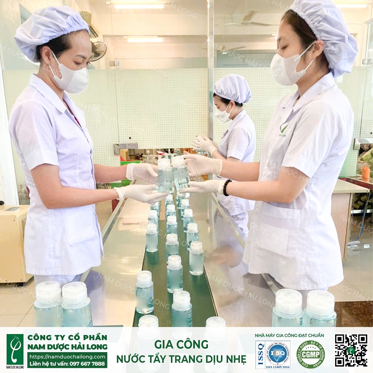 Khi quyết định gia công nước tẩy trang giá rẻ chủ đầu tư cần tìm đối tác uy tín và kiểm tra chất lượng nghiêm ngặt